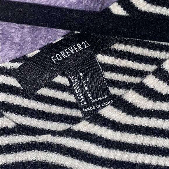 Forever 21 crop top - Picture 2 of 2